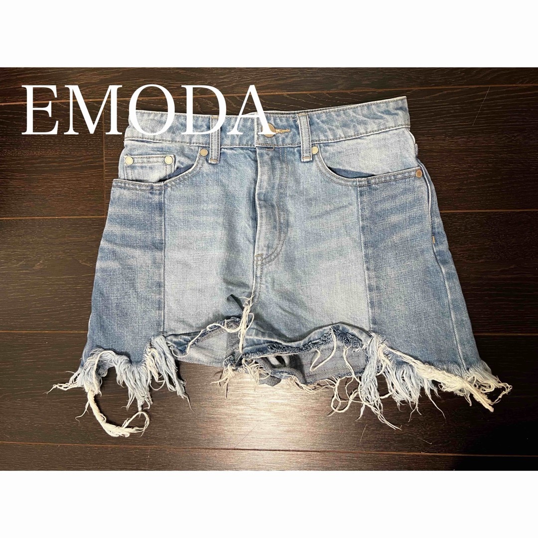 EMODA(エモダ)のEMODA ショートパンツ　ダメージデニム レディースのパンツ(ショートパンツ)の商品写真