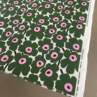 マリメッコ(marimekko)のマリメッコ生地、人気のミニウニッコ柄の新色、145cm×62cm(生地/糸)