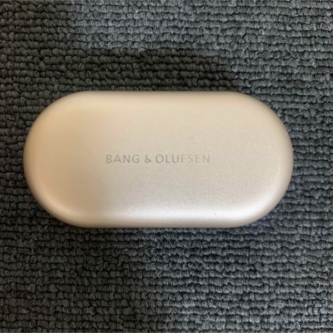 bang&olufsen Beoplay EQ ワイヤレスイヤフォン GOLD スマホ/家電/カメラのオーディオ機器(ヘッドフォン/イヤフォン)の商品写真