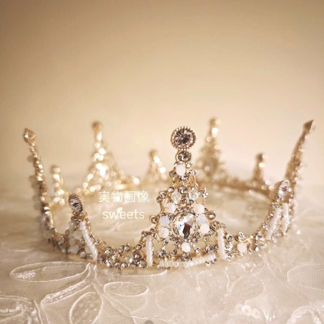 ウェディング　 結婚式　クラウンティアラブライダル　王冠　前撮り　ゴールド　新品 ハンドメイドのウェディング(ヘッドドレス/ドレス)の商品写真