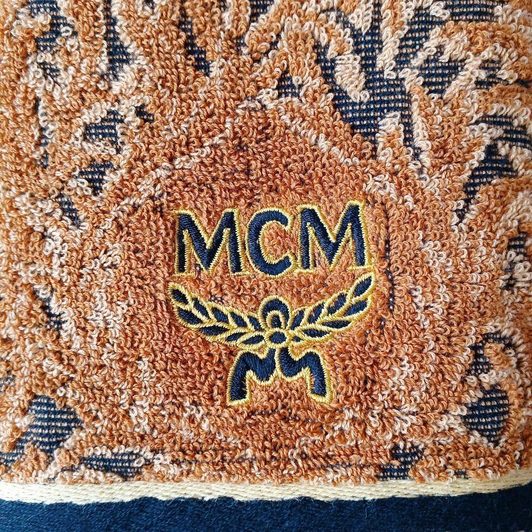 MCM(エムシーエム)の【未使用品❤️】MCM ウオッシュタオルブルーイエロー飾テープブランドロゴ刺繍 インテリア/住まい/日用品の日用品/生活雑貨/旅行(タオル/バス用品)の商品写真