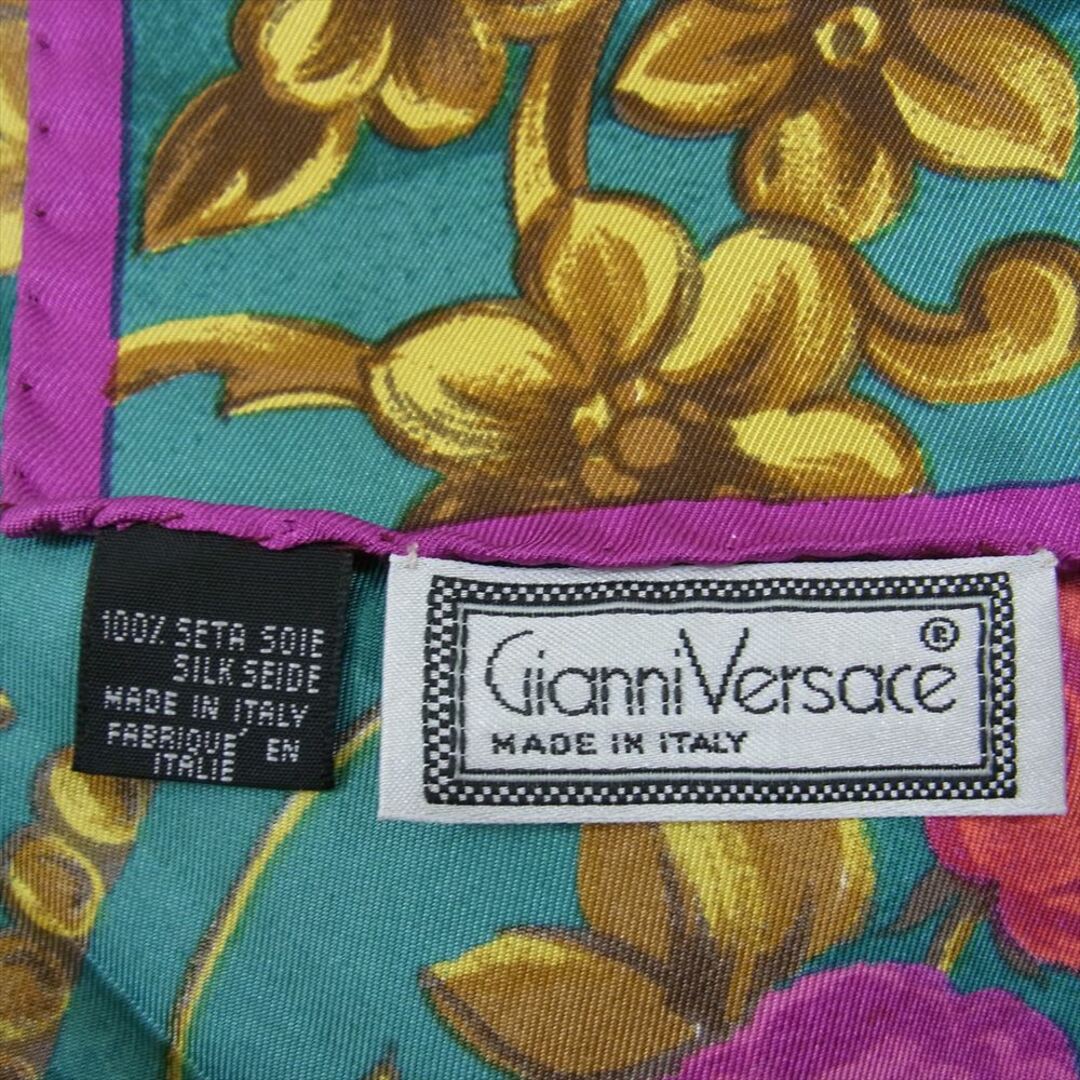 Gianni Versace(ジャンニヴェルサーチ)のGianni Versace ジャンニ・ヴェルサーチ  大判 扇子 プリント ストール マルチカラー系【中古】 レディースのファッション小物(ストール/パシュミナ)の商品写真