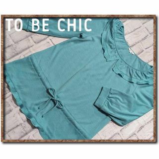 トゥービーシック(TO BE CHIC)のトゥービーシック　リボン&フリル付きカットソー　水色(カットソー(長袖/七分))