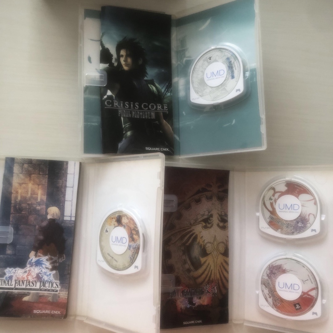 SQUARE ENIX(スクウェアエニックス)のPSP ファイナルファンタジーシリーズセット エンタメ/ホビーのゲームソフト/ゲーム機本体(携帯用ゲームソフト)の商品写真