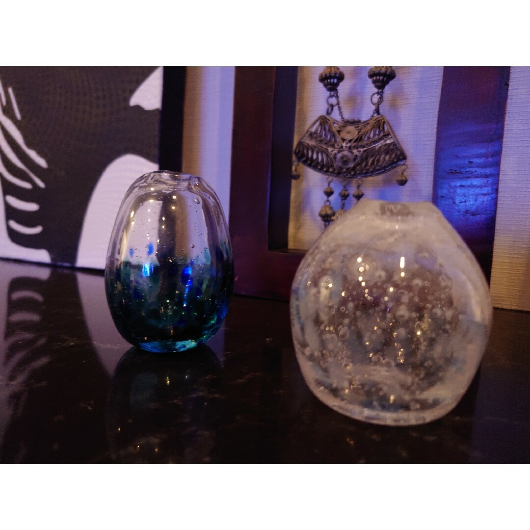 琉球ガラス　小さな花瓶　ふたつ インテリア/住まい/日用品のインテリア小物(花瓶)の商品写真