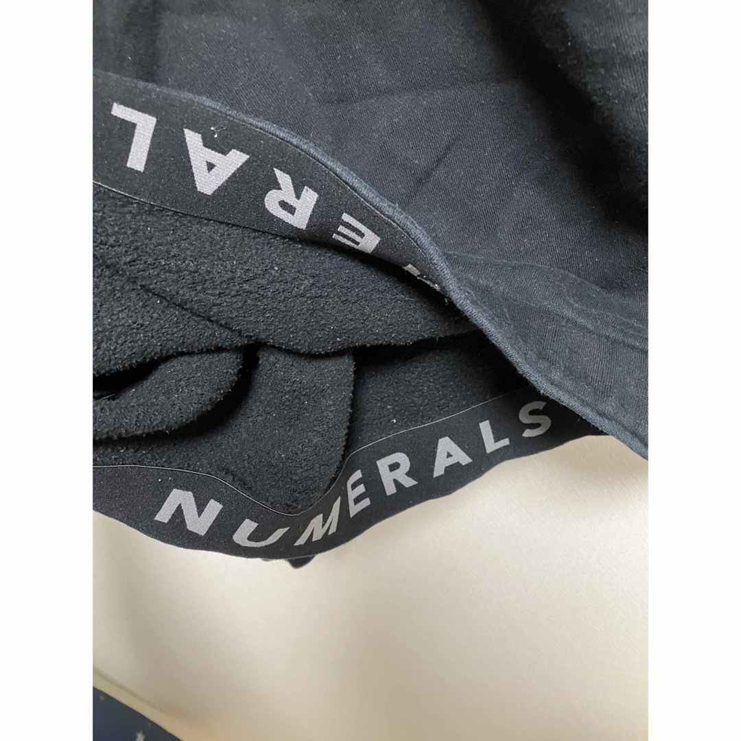 NUMERALS(ヌメラルズ)の美品　NUMERALS スウェット　L クール　ライン　男女兼用　即日発送 メンズのトップス(スウェット)の商品写真