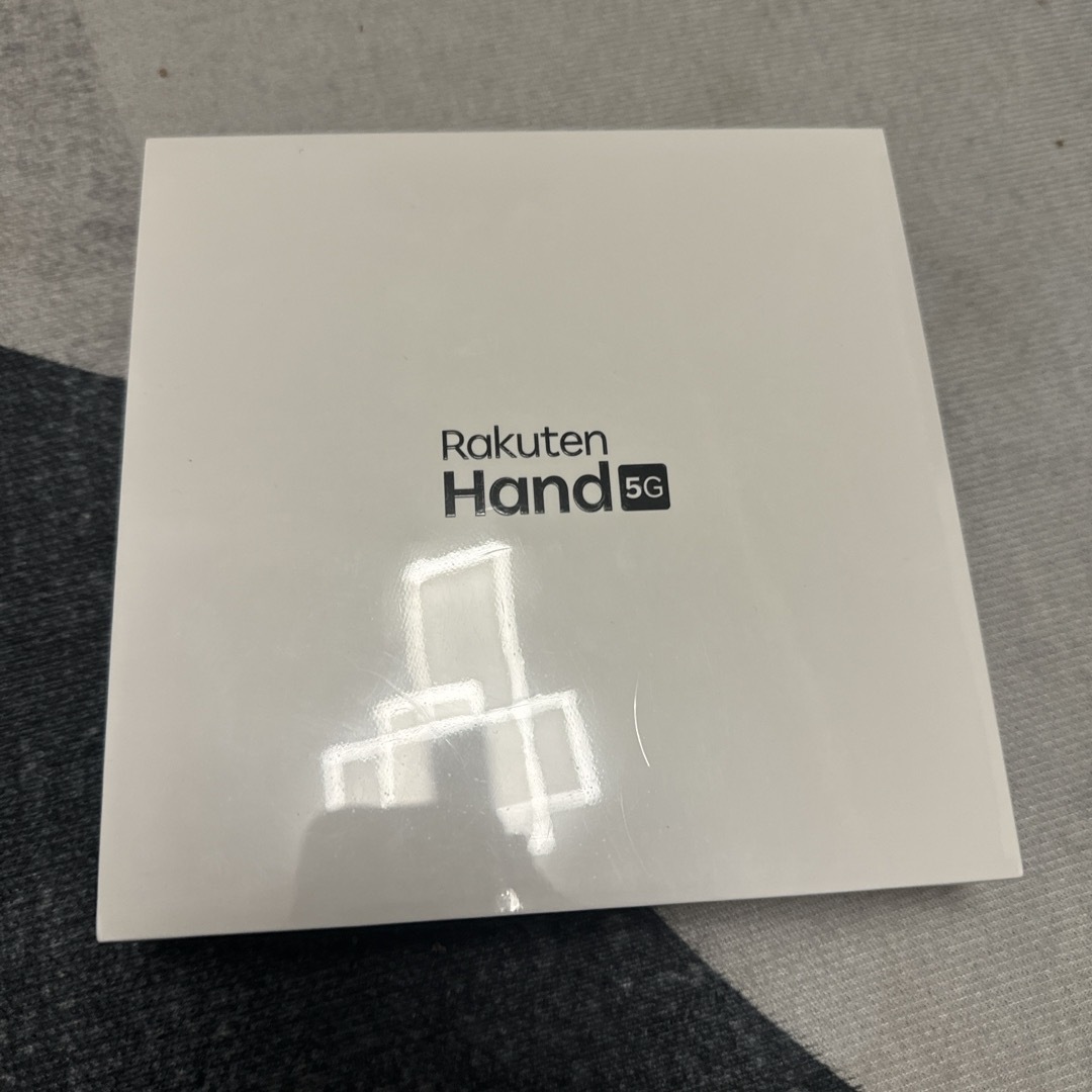 Rakuten(ラクテン)のRakuten Hand 5G ホワイト 4GB 128GB 新品未使用未開封 スマホ/家電/カメラのスマートフォン/携帯電話(スマートフォン本体)の商品写真