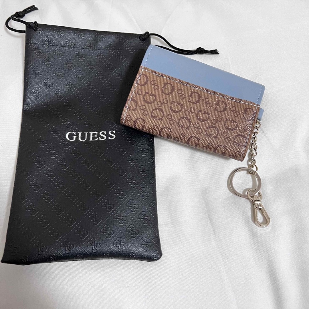 GUESS(ゲス)のGUESS キーチェーン付きケース レディースのファッション小物(コインケース)の商品写真