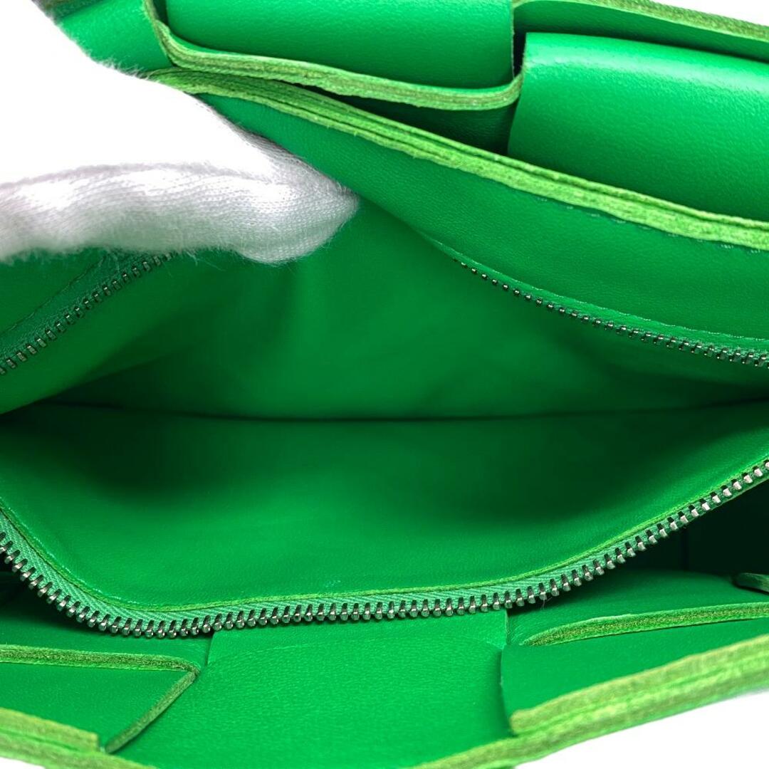 Bottega Veneta(ボッテガヴェネタ)のボッテガヴェネタ BOTTEGAVENETA ショルダーバッグ
 カセット  マキシイントレチャート グリーン レディースのバッグ(ショルダーバッグ)の商品写真