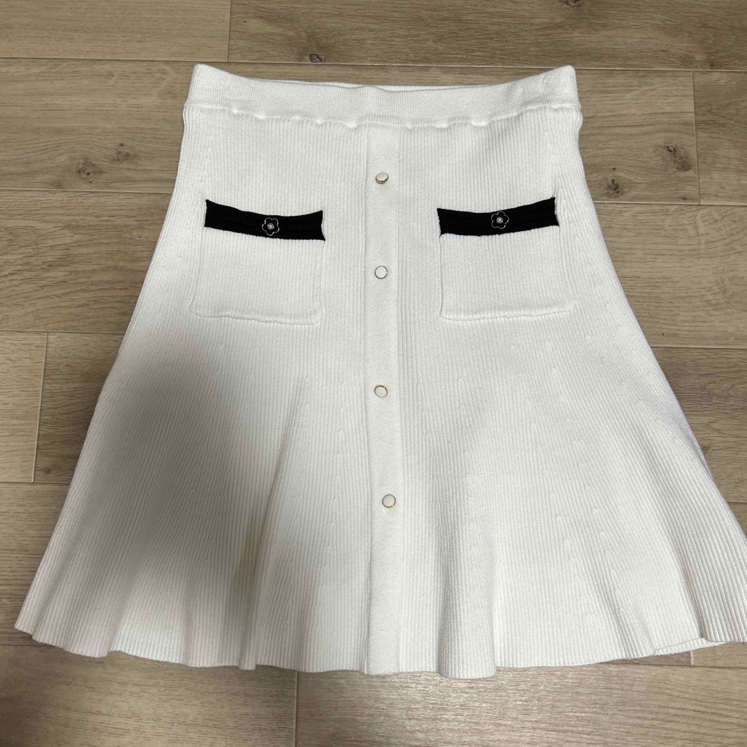 Lily Brown(リリーブラウン)の未使用リリーブラウン　マリクワコラボスカート レディースのスカート(ミニスカート)の商品写真