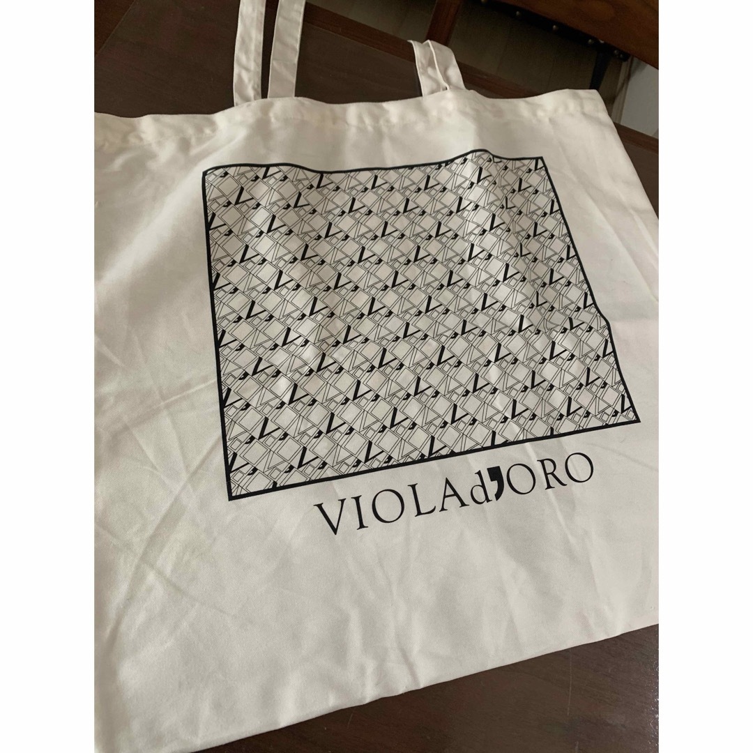 VIOLAd'ORO(ヴィオラドーロ)の連休値下⭐︎VIOLAd'ORO BIANCA   トートバッグ Sサイズ レディースのバッグ(ハンドバッグ)の商品写真