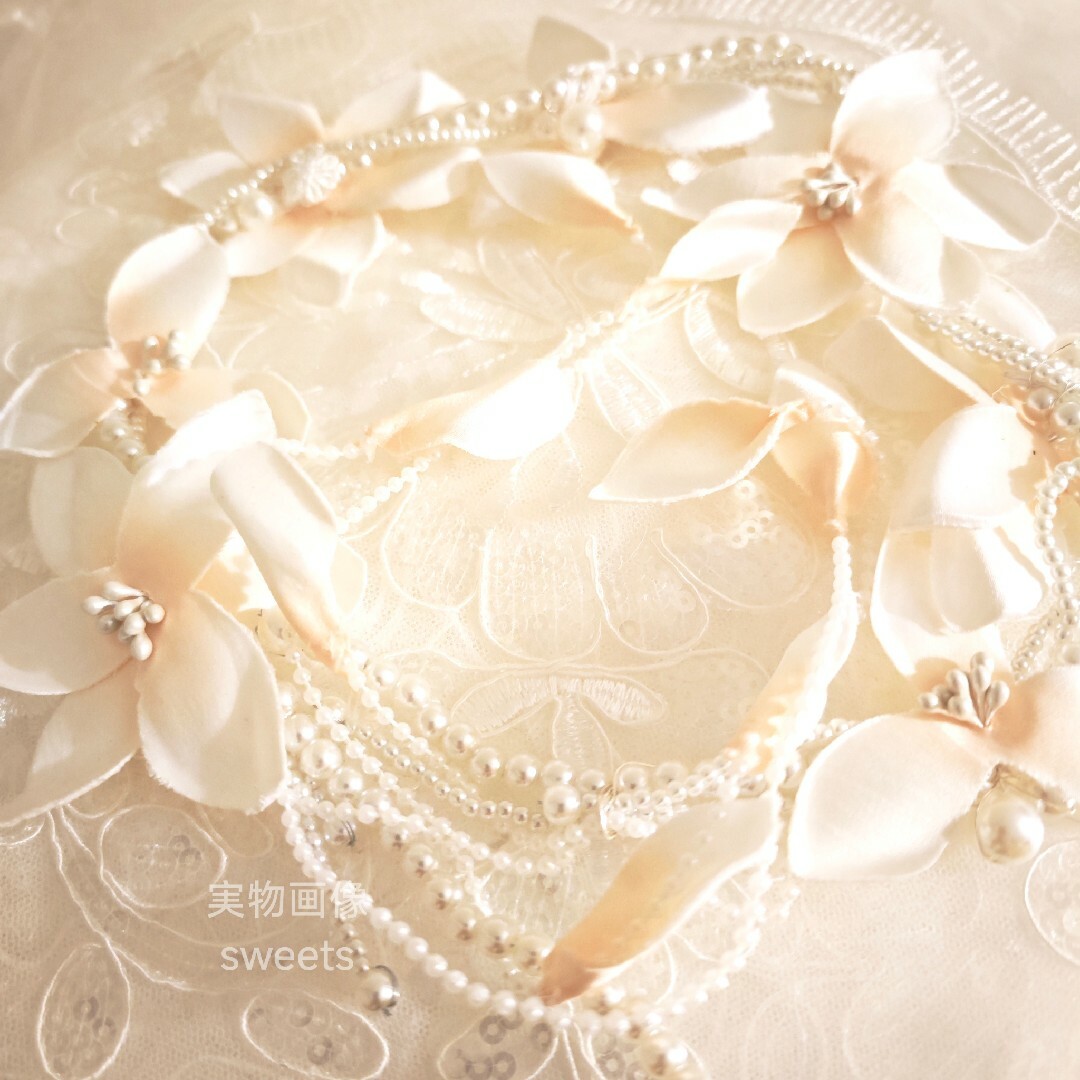 ウェディング　ヘアアクセサリー 結婚式　前撮り　パール　フラワーヘッドドレス　花 ハンドメイドのウェディング(ヘッドドレス/ドレス)の商品写真