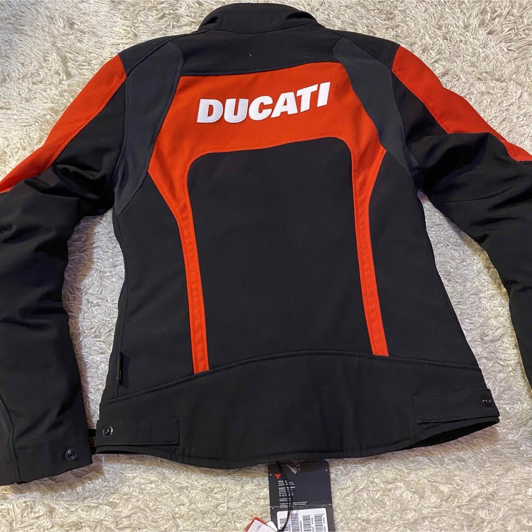 Ducati(ドゥカティ)のDUCATI CORSE バイカージャケット　スポーツ　ブラック　春秋冬用　M 自動車/バイクのバイク(装備/装具)の商品写真