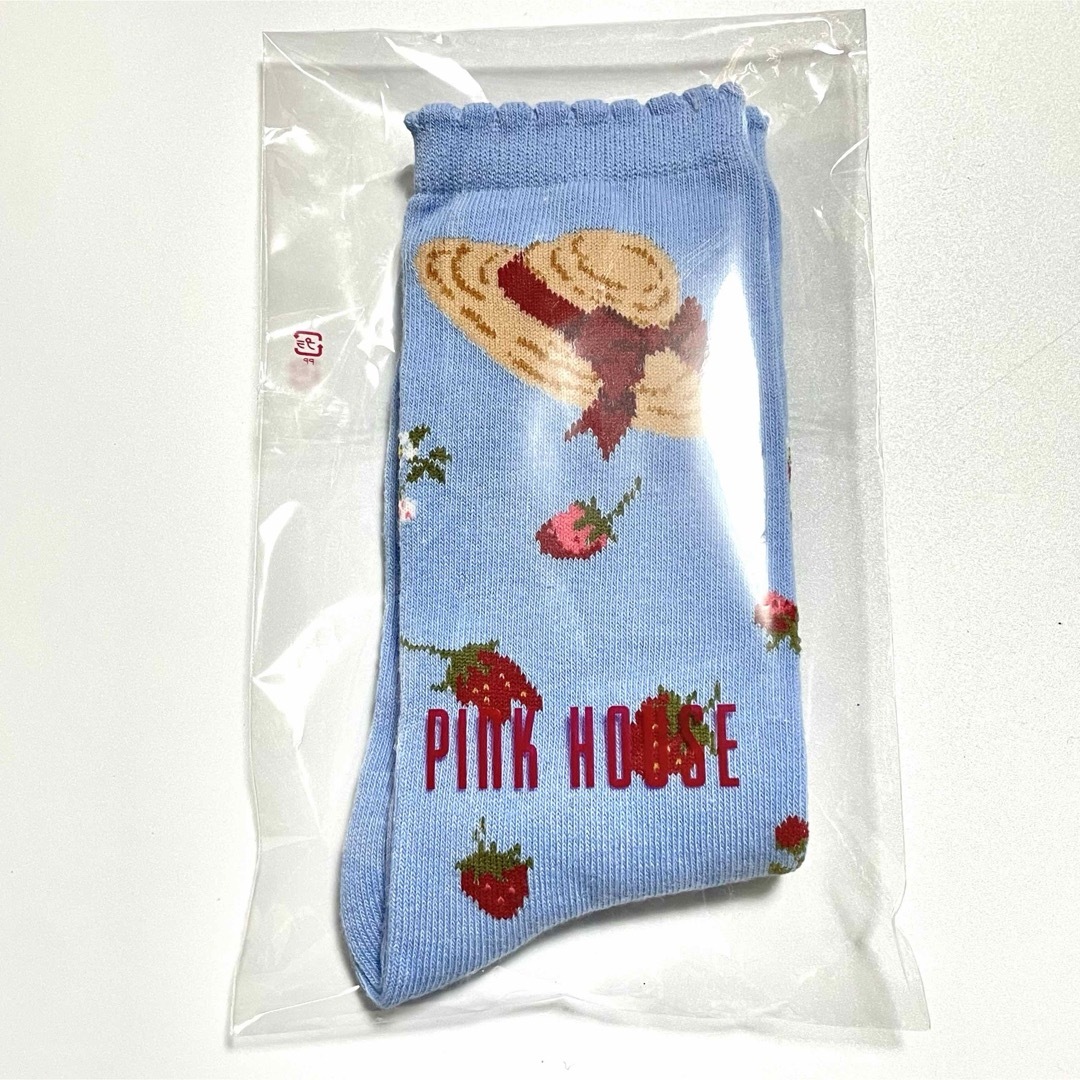 PINK HOUSE(ピンクハウス)のピンクハウス　靴下　水色　ブルー　ソックス　麦わら帽子　いちご柄　苺　新品 レディースのレッグウェア(ソックス)の商品写真