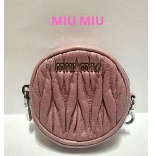 ミュウミュウ(miumiu)のMIU-MIU(ミュウミュウ)  マテラッセマルチケース ピンク(ポーチ)