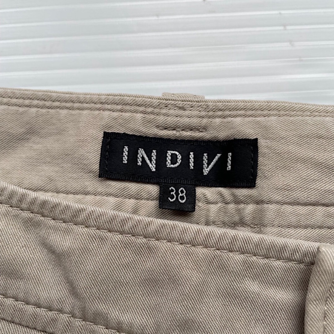 INDIVI(インディヴィ)のINDIVI インディヴィ  パンツ　ベージュ　38 レディースのパンツ(カジュアルパンツ)の商品写真