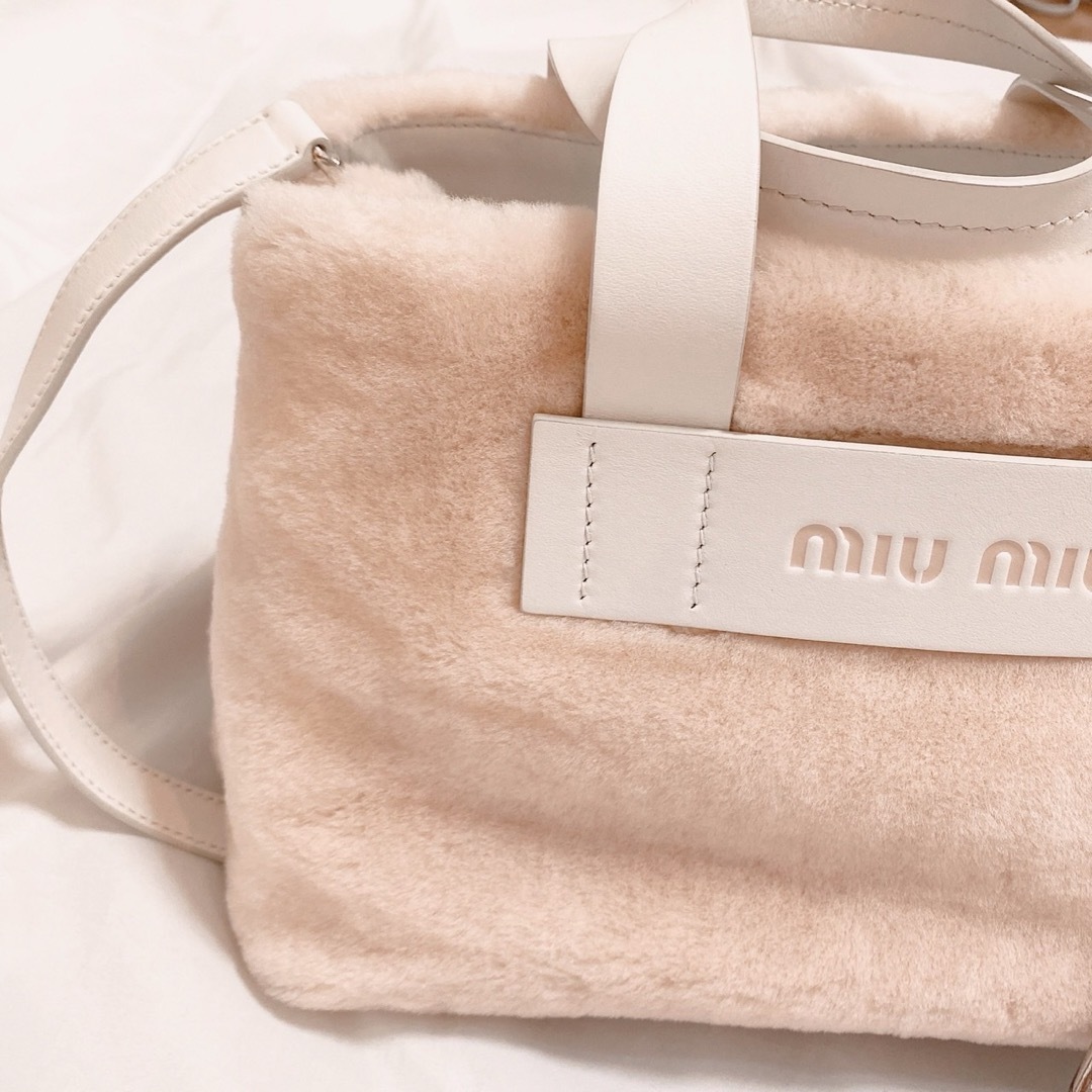 miumiu(ミュウミュウ)のmiumiu ファー　バッグ　ミュウミュウ　ハンドバッグ　2way ピンク レディースのバッグ(ハンドバッグ)の商品写真