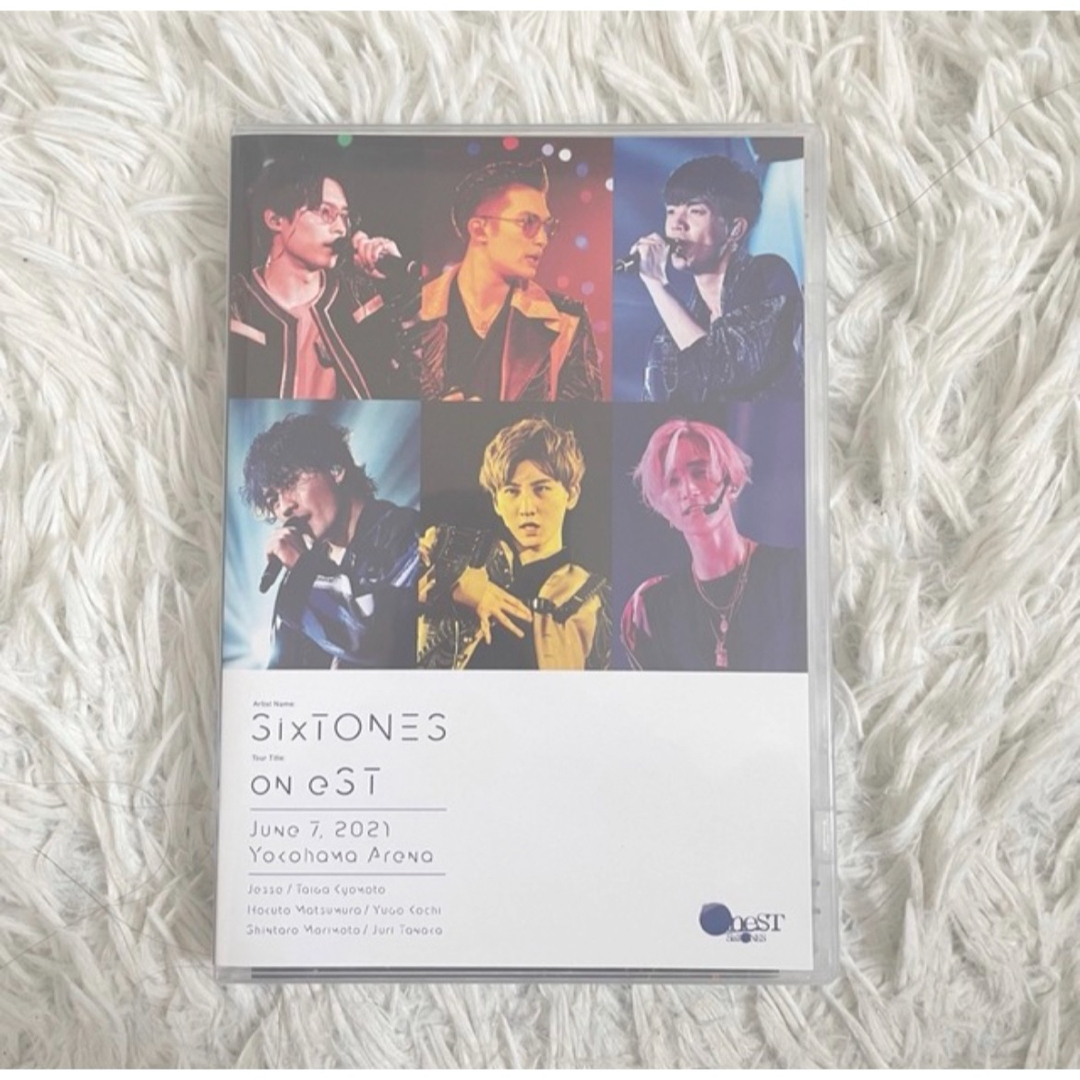 SixTONES(ストーンズ)のSixTONES OneST 通常盤 Blu-ray エンタメ/ホビーのDVD/ブルーレイ(アイドル)の商品写真