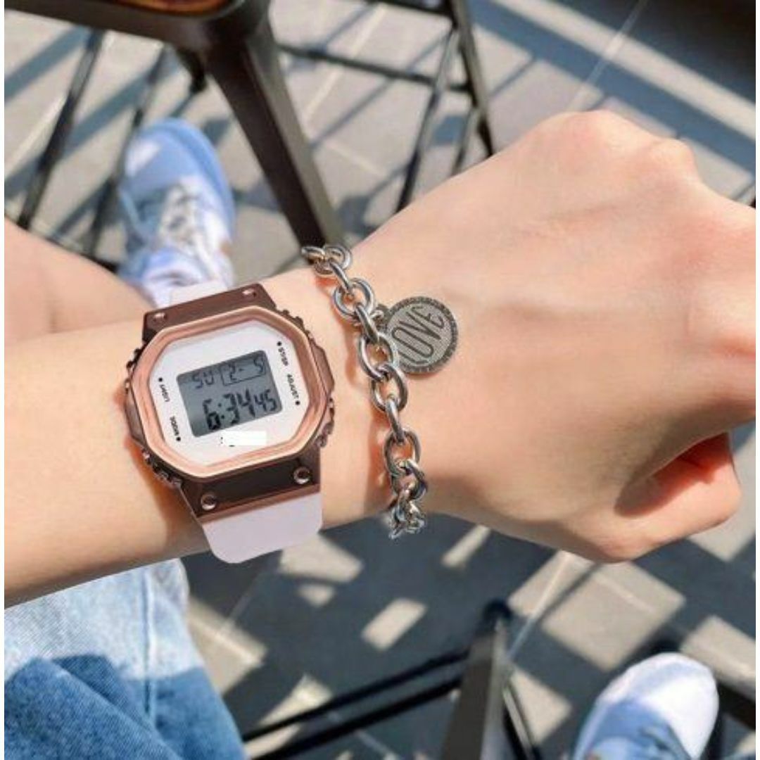 T0344 新品 スクエア デジタル 腕時計 男女兼用 白✖️ピンクゴールド レディースのファッション小物(腕時計)の商品写真