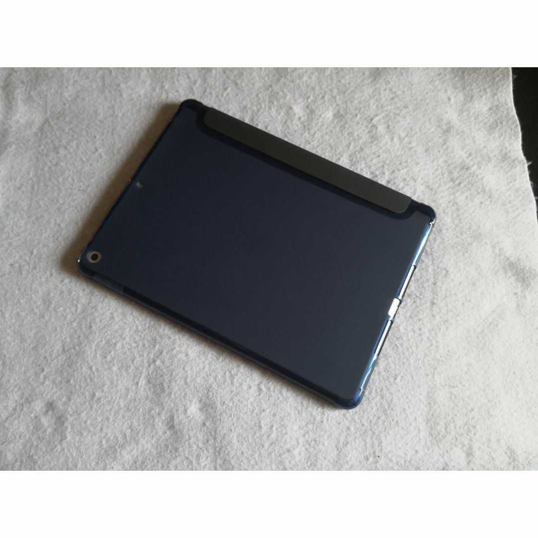 ペン収納OK iPad 9/8/7世代 10.2インチ ネイビー ソフトケース スマホ/家電/カメラのスマホアクセサリー(iPadケース)の商品写真