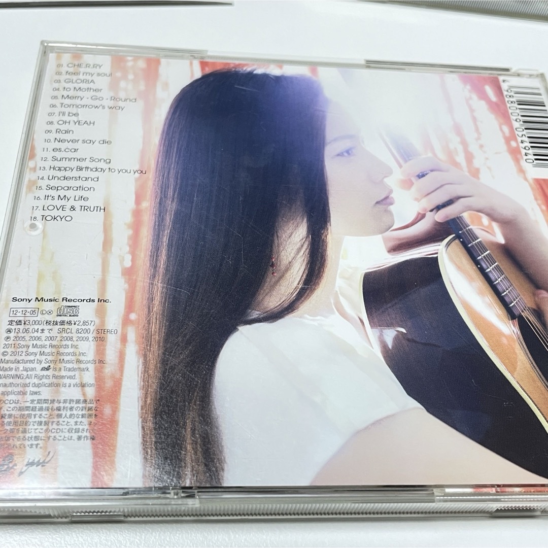 SONY(ソニー)のYUI ベストアルバム2枚セット エンタメ/ホビーのCD(ポップス/ロック(邦楽))の商品写真