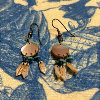 インディアンジュエリー(INDIAN JEWELRY)のインディアンジュエリー サンキャッチャー ピアス シェル ターコイズ シルバー(ピアス)