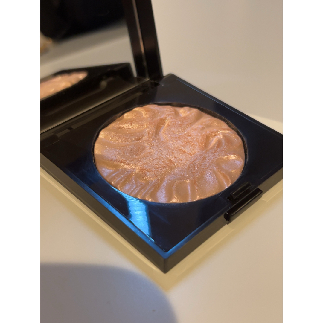 laura mercier(ローラメルシエ)のローラメルシエ　フェイスイルミネーター　04 コスメ/美容のベースメイク/化粧品(フェイスパウダー)の商品写真