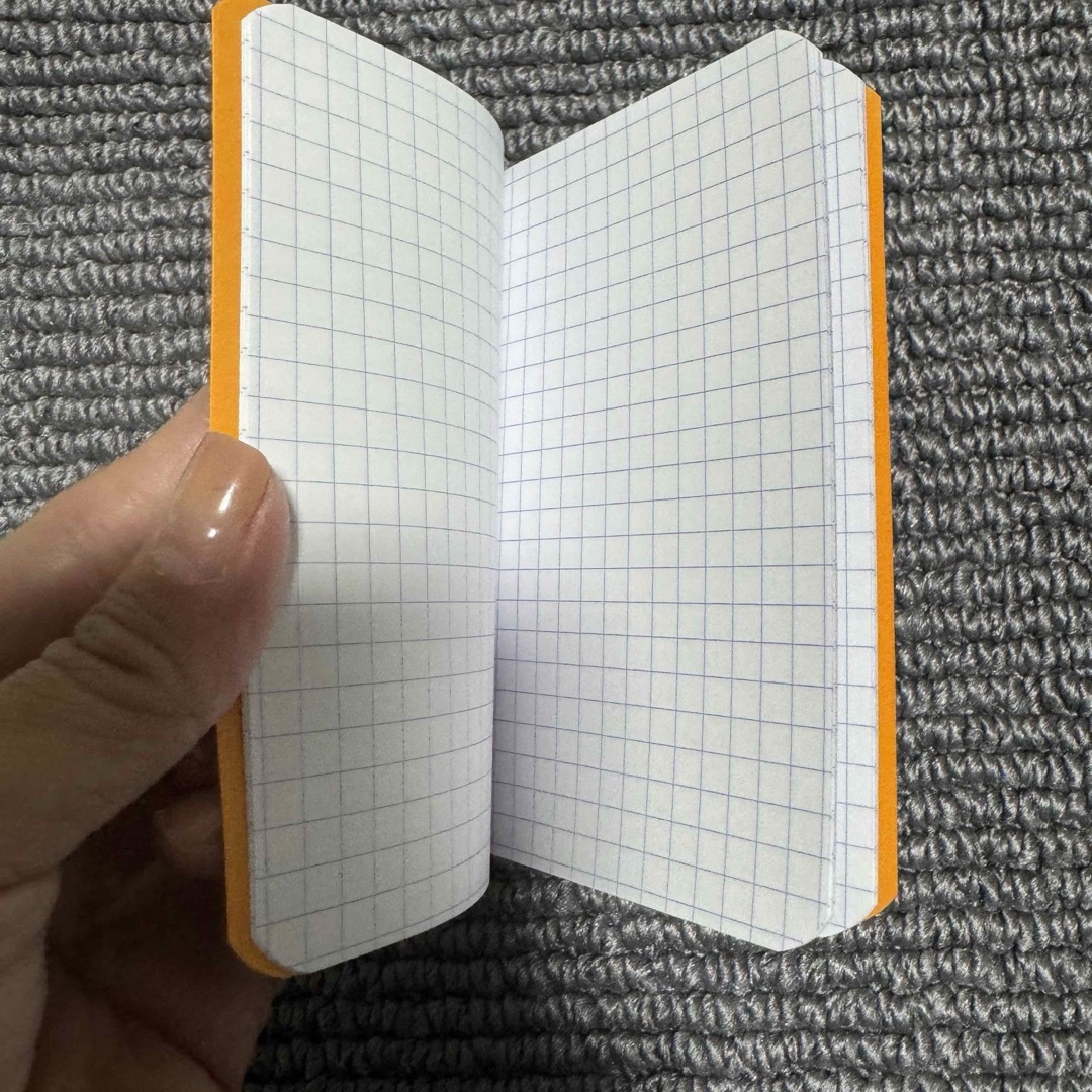 RHODIA(ロディア)の←新品〒RHODIA クラシック ホチキス留めノート ミニ 方眼 119158 インテリア/住まい/日用品の文房具(ノート/メモ帳/ふせん)の商品写真