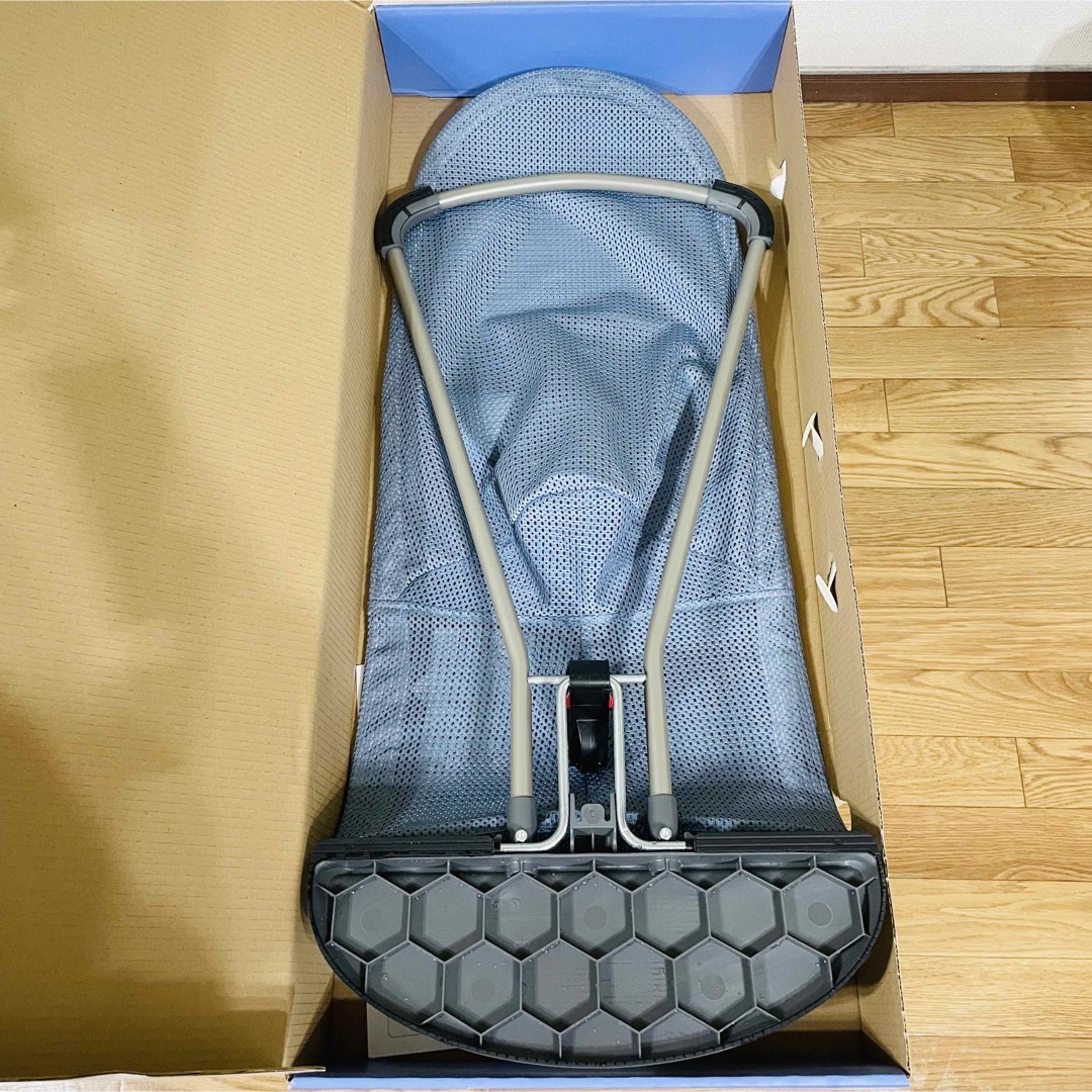 BABYBJORN(ベビービョルン)の《超美品》箱付き★使用数回のみ★ベビービョルン  ブリスエアー ストレートブルー キッズ/ベビー/マタニティの寝具/家具(ベビーベッド)の商品写真