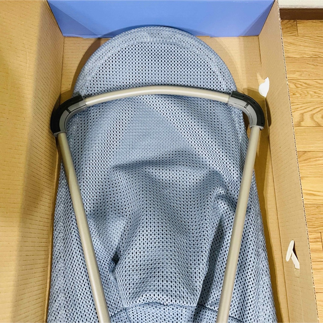 BABYBJORN(ベビービョルン)の《超美品》箱付き★使用数回のみ★ベビービョルン  ブリスエアー ストレートブルー キッズ/ベビー/マタニティの寝具/家具(ベビーベッド)の商品写真