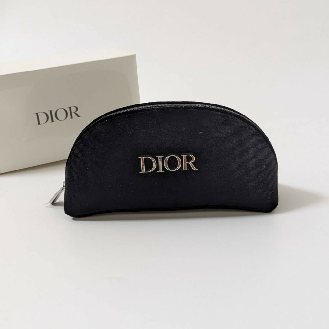 Christian Dior(クリスチャンディオール)の新品未使用！  Dior　ディオール　ノベルティ ポーチ レディースのファッション小物(ポーチ)の商品写真