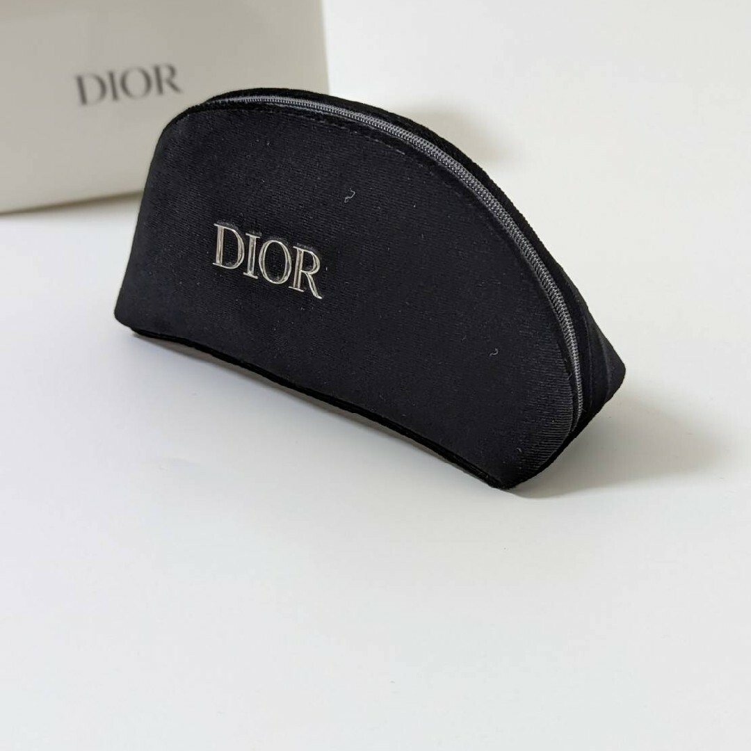 Christian Dior(クリスチャンディオール)の新品未使用！  Dior　ディオール　ノベルティ ポーチ レディースのファッション小物(ポーチ)の商品写真