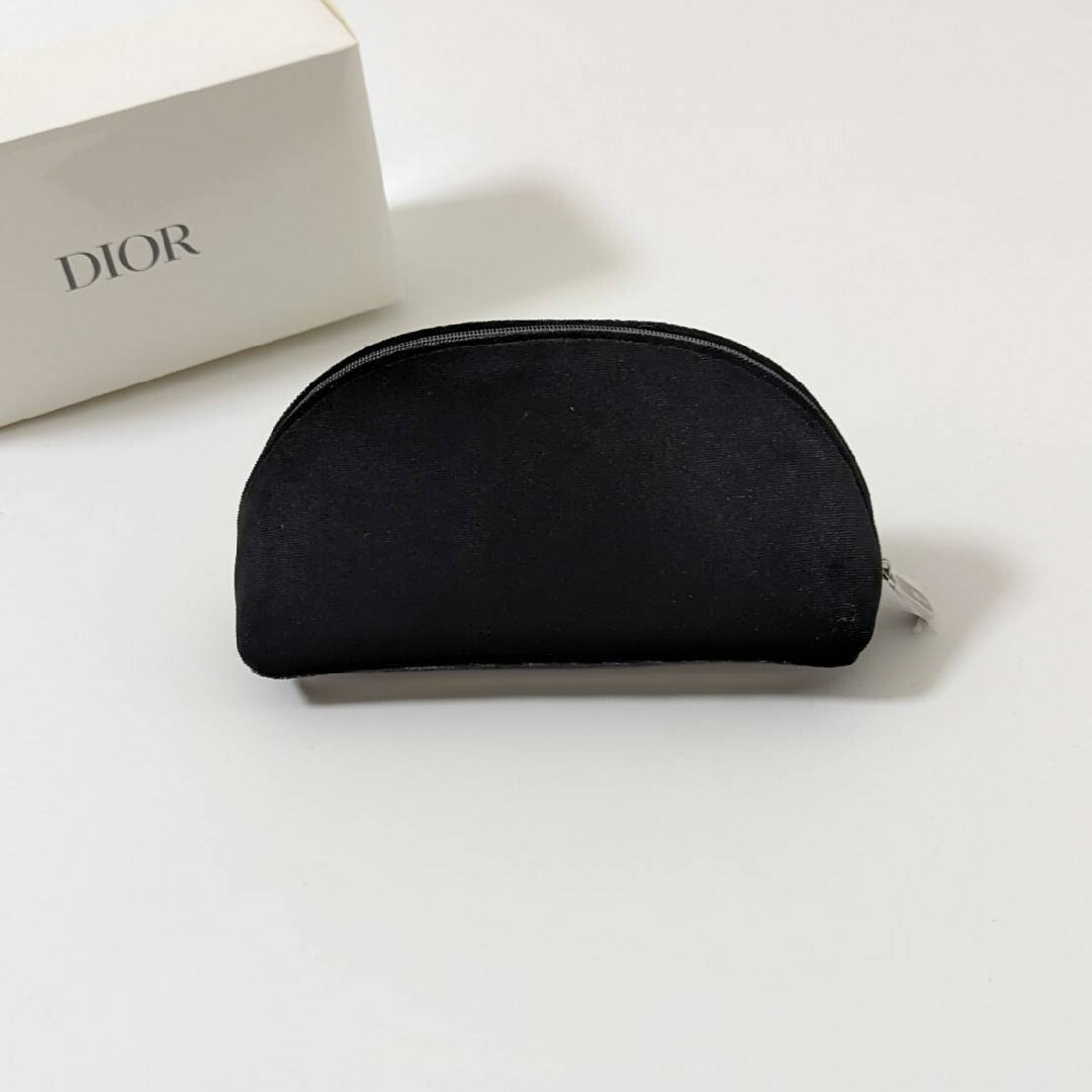 Christian Dior(クリスチャンディオール)の新品未使用！  Dior　ディオール　ノベルティ ポーチ レディースのファッション小物(ポーチ)の商品写真