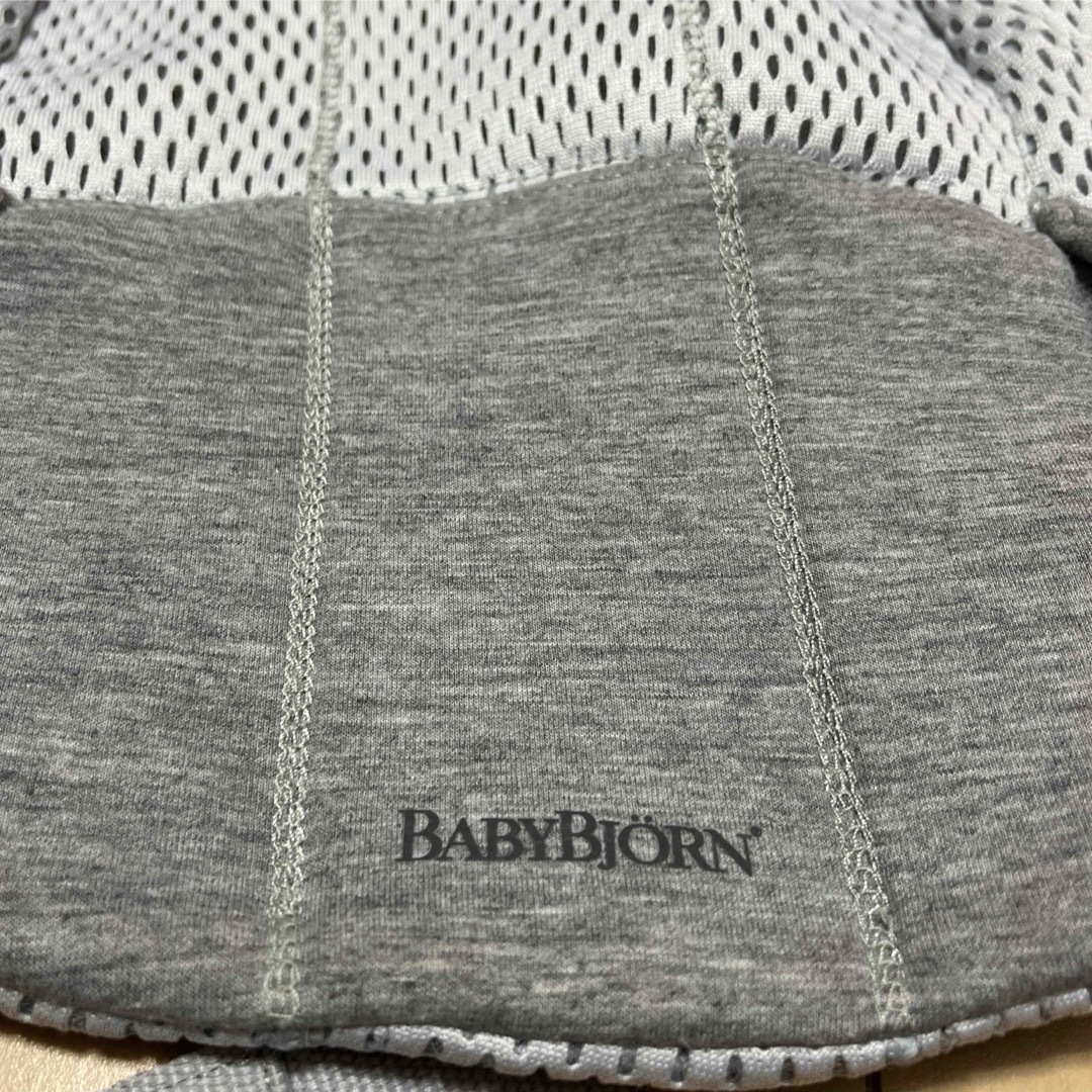 BABYBJORN(ベビービョルン)の美品　ベビービョルン　ハーモニー　抱っこ紐　メッシュ　シルバー　カバーつき キッズ/ベビー/マタニティの外出/移動用品(抱っこひも/おんぶひも)の商品写真