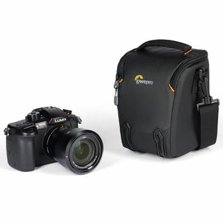 【色: ブラック】ロープロ(Lowepro) ショルダーバッグ アドベンチュラ (その他)