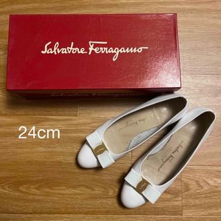 サルヴァトーレフェラガモ(Salvatore Ferragamo)のフェラガモ　白　パンプス(ハイヒール/パンプス)