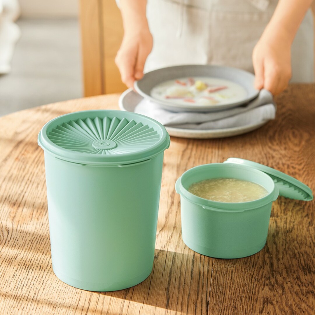 TupperwareBrands(タッパーウェア)のTupperwareマキシデコレーター（グリーン）2個セット インテリア/住まい/日用品のキッチン/食器(容器)の商品写真