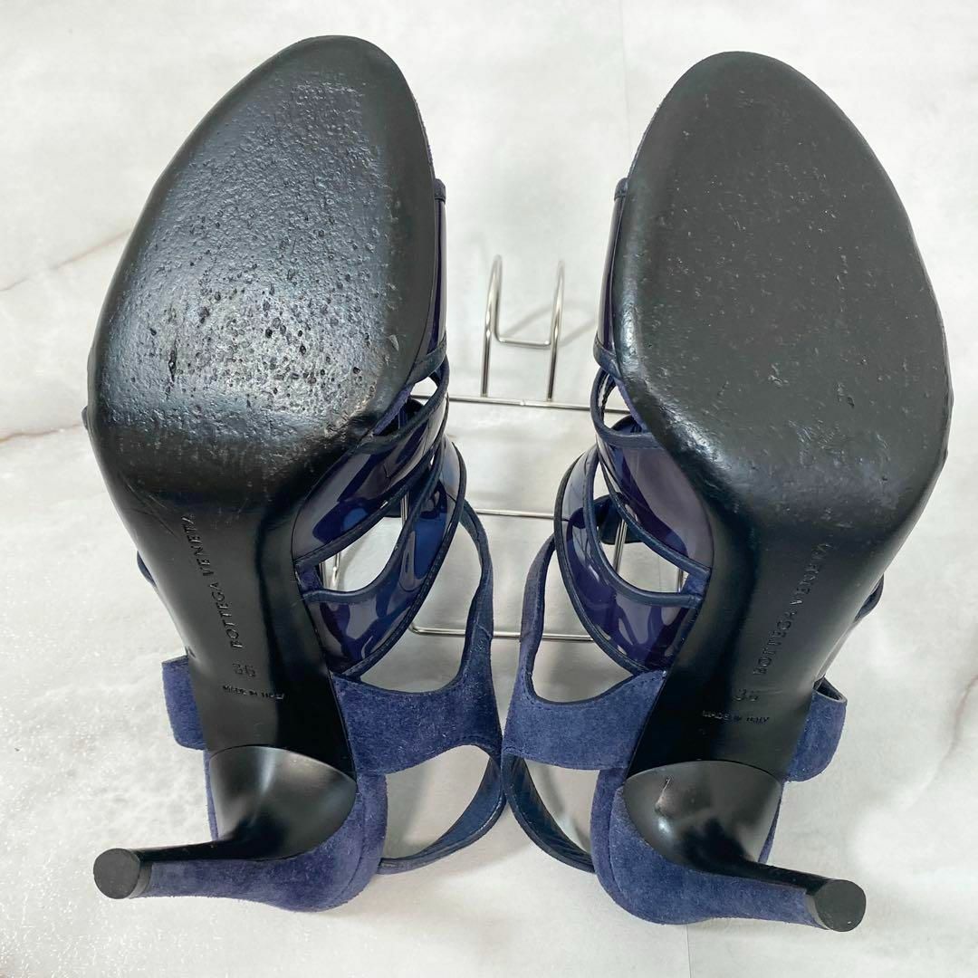 Bottega Veneta(ボッテガヴェネタ)のボッテガヴェネタ　グラディエーター　レザー編み込みサンダル　紺36  スエード レディースの靴/シューズ(サンダル)の商品写真