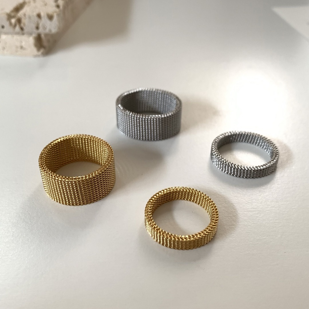 ステンレス　メッシュリング　10mm ゴールド レディースのアクセサリー(リング(指輪))の商品写真