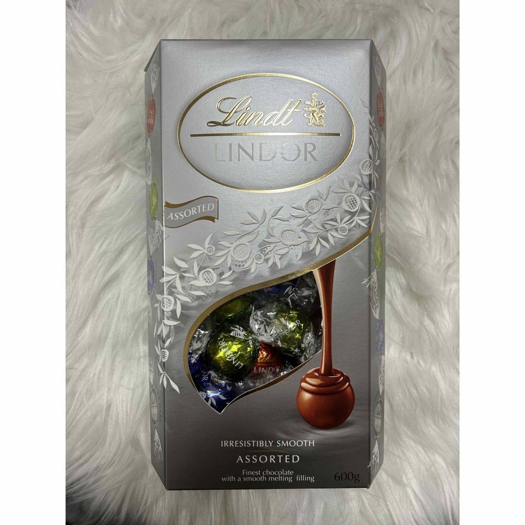 Lindt(リンツ)の【即日匿名発送】リンツ リンドール ピスタチオ　チョコレート30個 コストコ 食品/飲料/酒の食品(菓子/デザート)の商品写真