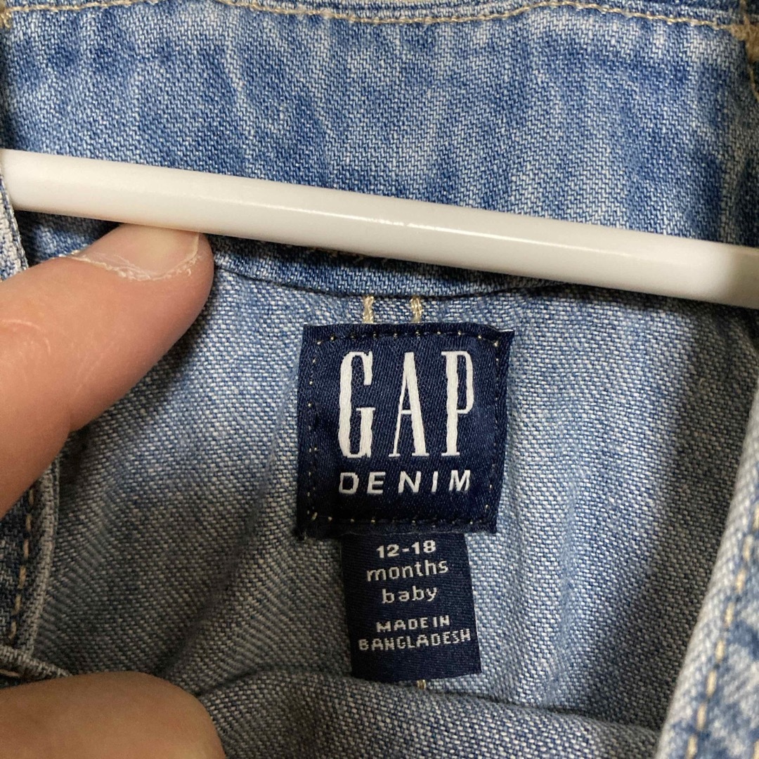 GAP(ギャップ)のGAP デニムジャンバースカート キッズ/ベビー/マタニティのベビー服(~85cm)(ワンピース)の商品写真