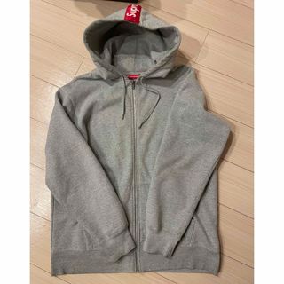 シュプリーム(Supreme)のXL Supreme Tape Logo Zip Up Hoodie (パーカー)