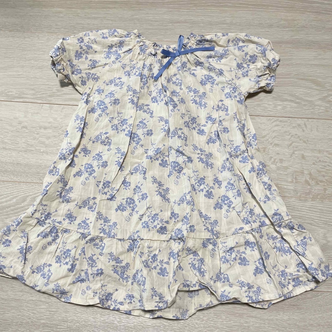 tete a tete(テータテート)のtete a tete 花柄半袖ワンピース　100サイズ キッズ/ベビー/マタニティのキッズ服女の子用(90cm~)(ワンピース)の商品写真