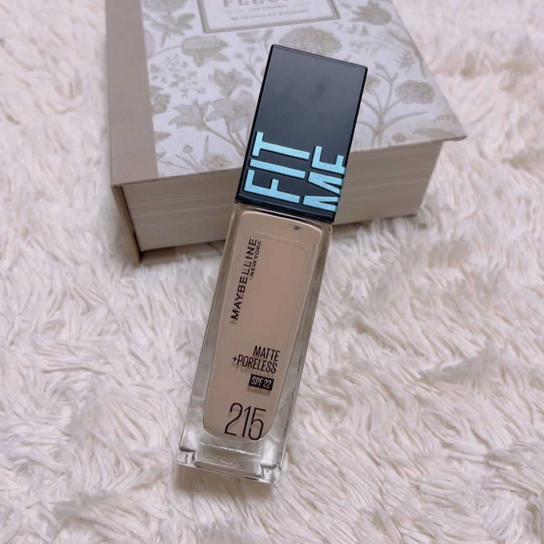 MAYBELLINE(メイベリン)のフィットミー リキッド ファンデーション R【マット】215 自然な明るさ(中間 コスメ/美容のベースメイク/化粧品(ファンデーション)の商品写真