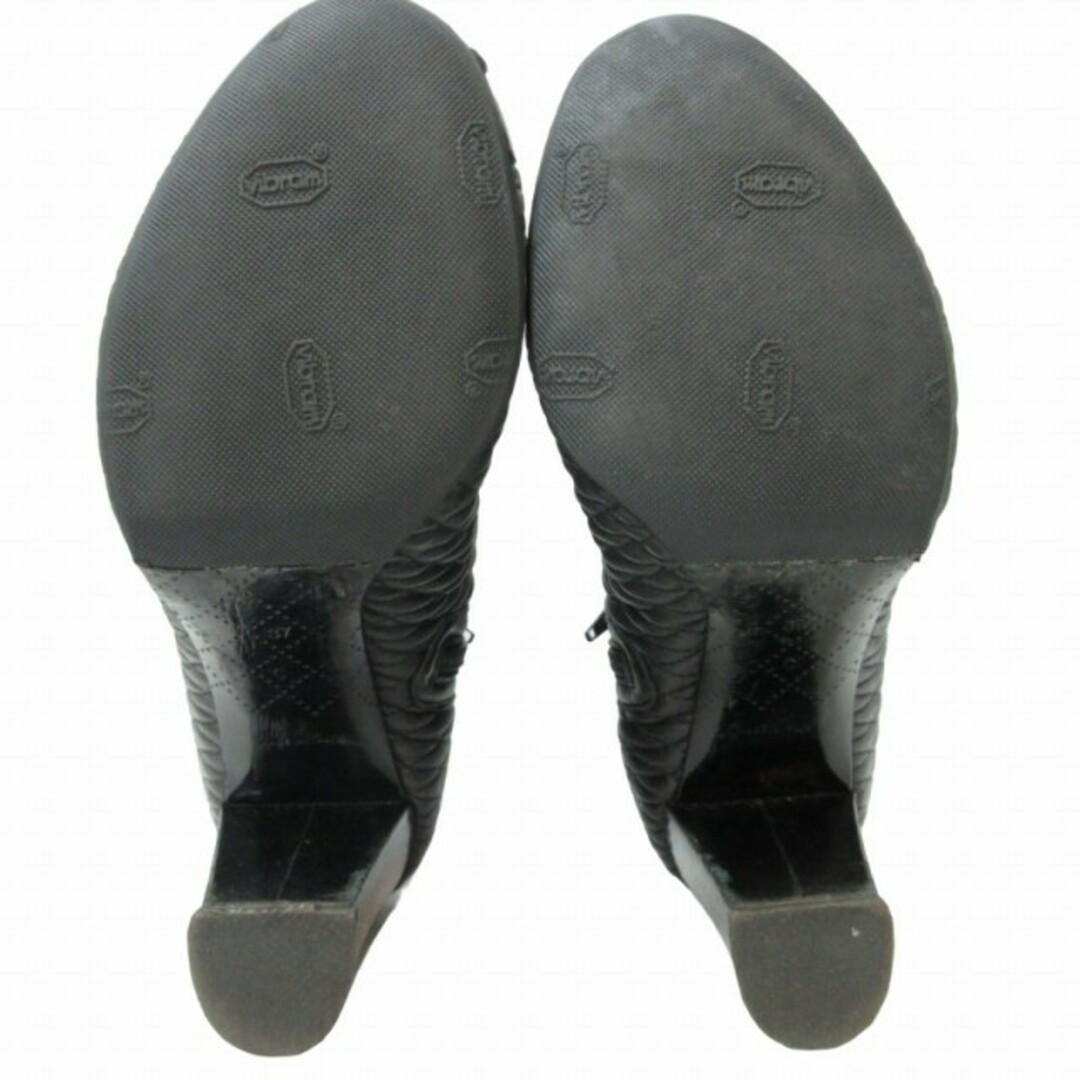 CHANEL(シャネル)のシャネル レザー キルティングブーツ ココマーク 黒 37 24㎝ IBO48 レディースの靴/シューズ(ブーツ)の商品写真
