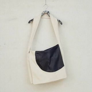 ハレ(HARE)の完売品 ADAPTART  NEWSPAPER BAG(メッセンジャーバッグ)