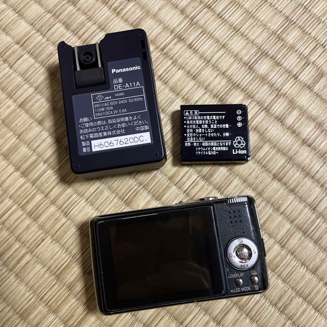 Panasonic(パナソニック)のPanasonic LUMIX DMC-FX01 コンパクトデジタルカメラ スマホ/家電/カメラのカメラ(コンパクトデジタルカメラ)の商品写真