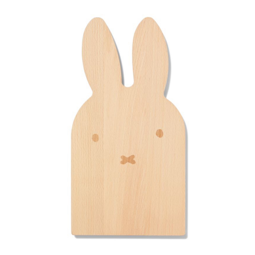 miffy(ミッフィー)のmiffy【日本未販売】ミッフィー カッティングボード まな板 木製 インテリア/住まい/日用品のキッチン/食器(調理道具/製菓道具)の商品写真