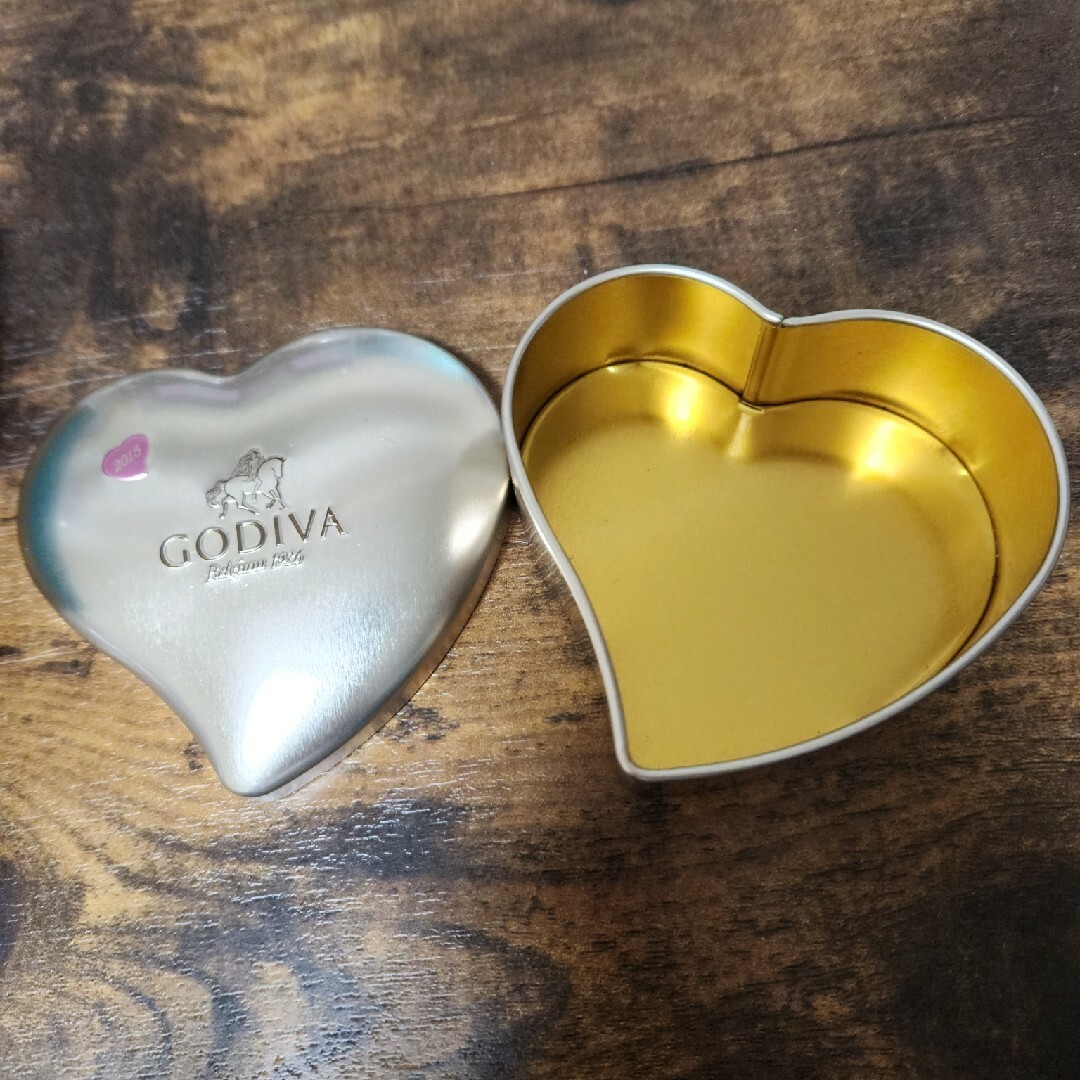 GODIVA(ゴディバ)のGODIVA　ゴディバチョコの空き箱　2点セット インテリア/住まい/日用品のインテリア小物(小物入れ)の商品写真