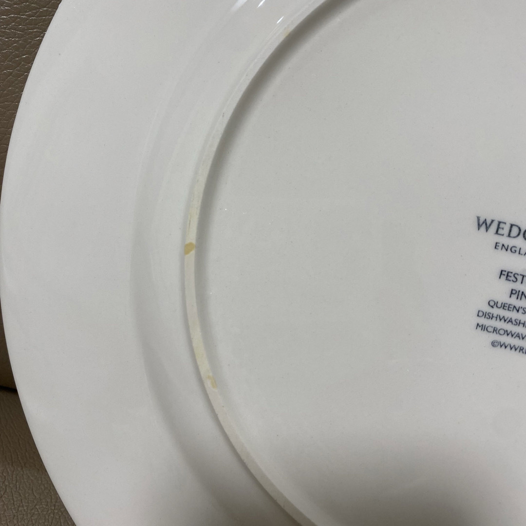 WEDGWOOD(ウェッジウッド)のウェッジウッド大皿2枚ペア★27cmレンジ食洗機WEDGWOODフェスティビティ インテリア/住まい/日用品のキッチン/食器(食器)の商品写真